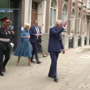 Le roi Charles III, actuellement traité pour un cancer, participera en juin à la parade militaire célébrant son anniversaire à bord d'un carrosse et non à cheval comme l'an dernier.