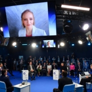 Russie: rares interventions des filles présumées de Poutine au Forum économique de Saint-Pétersbourg