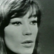 La chanteuse Françoise Hardy est morte cette nuit à 80 ans. Elle avait connu le succès dés l’âge de 18 ans, avec « tous les garçons et les filles de mon âge ». Sa carrière a duré plus de 50 ans. Elle a formé avec Jacques Dutronc depuis  leur rencontre en 1967 jusqu’aux années 90, un couple mythique de la chanson française. Ils sont les parents de Thomas Dutronc dont on dit qu’il a hérité de leur talent . Elle souffrait du cancer depuis plusieurs années.  Evocation de son parcours