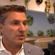 Pour Denis Fontaine, c'est dans l'intérêt des pompes funèbres d'être dans les règles