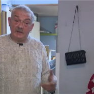 Cyril a dû quitter le logement qu'il louait à Fléron (province de Liège). Le propriétaire de l'habitation a décidé de mettre son bien immobilier en vente. Cyril a effectué de nombreuses recherches pour louer une autre maison, sans succès jusqu'à présent. Il se retrouve actuellement sans toit. Des membres de sa famille l'ont hébergé, en attendant qu'une solution puisse être trouvée. Est-ce de plus en plus compliqué de se loger en Belgique? Quelles solutions ou aides sont mises à disposition des locataires qui se retrouvent dans cette situation?