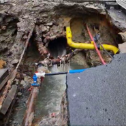 Voies détruites, rues inondées : les images impressionnantes des intempéries à Charleroi