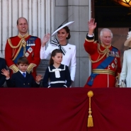 Kate, souriante, fait son retour en public à la parade d'anniversaire de Charles III