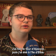 Théo est âgé de 14 ans et est originaire de Braine-l'Alleud, non loin de la butte du lion. Il est un grand fan de Napoléon, l'empereur français mort il y a près de deux siècles.