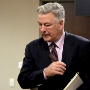 Les débats s'ouvrent au procès d'Alec Baldwin pour homicide involontaire