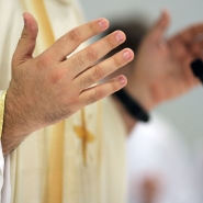 Un pédocriminel agressé sexuellement par un prêtre dans son enfance indemnisé: "Nous nous occupons de toutes les victimes" 