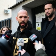 L'influenceur masculiniste britannique Andrew Tate finalement interdit de voyage dans l'UE