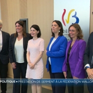 Les six ministres ont prêté serment devant leur parlement. Nouvelle figure des Engagés, la ministre-présidente, Elisabeth Degryse, a ouvert le bal. Ont suivi Valérie Glatigny (MR), Valérie Lescrenier (Les Engagés), Jacqueline Galant (MR), Adrien Dolimont (MR) et Yves Coppieters (Les Engagés).
