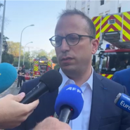 Les images de vidéosurveillance de la ville montrent trois personnes cagoulées, affirme Anthony Borré, premier adjoint au maire de Nice, indiquant que la piste criminelle (...) semble se confirmer, au lendemain d'un violent incendie qui a fait sept morts, dont trois enfants et un adolescent, dans un immeuble d'habitation d'un quartier populaire de Nice.