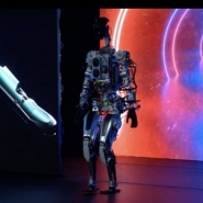 Tesla veut commencer à produire et à utiliser des robots humanoïdes l'année prochaine