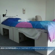 La cantine des athlètes et leurs conditions d'hébergement semblent faire l'objet de nombreuses critiques. Certains n'hésitent pas à s'en amuser sur les réseaux sociaux.