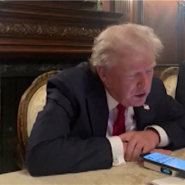 Donald Trump et son richissime soutien Elon Musk ont échangé un florilège de théories radicales lundi, en comparant les immigrés clandestins à des zombies ou en parlant de coup d'Etat contre le président américain Joe Biden, lors d'une conversation sur X, largement retardée par des problèmes techniques.