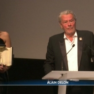 L'acteur alors âgé de 83 ans avait reçu une palme d'or d'honneur pour l'ensemble de sa carrière, des mains de sa fille Anouchka. L'occasion pour l'icône du cinéma français de faire ses adieux à la profession, dans un discours très émouvant.