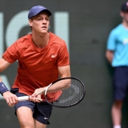 Le N.1 mondial Jannik Sinner sacré à une semaine de l'US Open