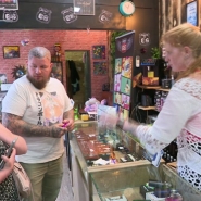 Les prix s'envolent surtout par rapport à la France, les Belges passent donc la frontière pour leur achat. Certaines boutiques belges ont fermé et d'autres se sont installées de l'autre côté de la frontière française.