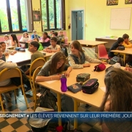 Une journée particulière où se mêle pas mal de sentiments : excitation, joie, crainte aussi parfois. Alors comment s'est passée cette grande première ? Elèves et professeurs regrettent-ils déjà le temps des vacances ?