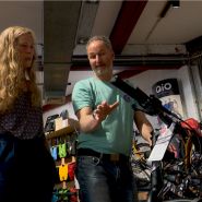 Marie s'est fait voler son vélo adapté à son handicap et l’Aviq (l’agence pour une vie de qualité) refuse d’intervenir financièrement pour lui en payer un nouveau. Elle nous a contacté via le bouton orange alertez-nous.