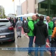 Chez Audi Brussels, les travailleurs n'ont toujours pas redémarré la production. Ils dénoncent l'absence de perspectives au sein de l'usine, puisqu'aucun modèle n'est prévu à l'avenir. Certains travailleurs ont même conservé les clés de 200 véhicules fabriqués sur le site.