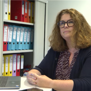 Les prix de l'énergie repartent à la hausse en septembre, après des tensions sur les marchés liées aux événements géopolitiques au Moyen-Orient et à la guerre en Ukraine. Bien que les prix restent inférieurs aux niveaux records de 2022, les consommateurs belges ressentent déjà les effets de ces augmentations.