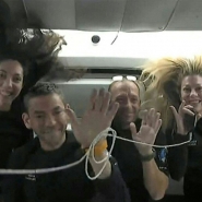 "Un pas de géant": première sortie spatiale privée réussie pour SpaceX, qui s'apprête à revenir sur Terre