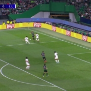 Attention, c'est un bijou: le but fabuleux de Debast en Ligue des Champions