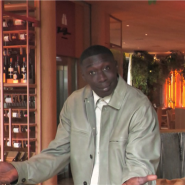 Certains le comparent à Charlie Chaplin, d'autres à Buster Keaton: après son succès planétaire sur les réseaux sociaux, Khaby Lame, le tiktokeur le plus suivi au monde, s'apprête à faire le grand saut pour se lancer dans une carrière de cinéma à Hollywood. J'espère que ce sera l'œuvre de ma vie. Faire des films est un rêve que je nourris depuis mon enfance, déclare Khaby à Milan lors d'une interview, au cours de laquelle il revient sur ses multiples expériences précédentes, comme maçon, laveur de vitres ou encore aide-cuisinier, et son incroyable ascension sur TikTok.