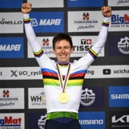 Le champion du monde Tadej Pogacar s'impose à San Luca, Remco Evenepoel abandonne