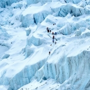 Le rêve des 14 sommets à portée de piolet d'un nombre record d'alpinistes