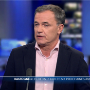 Dans ma commune: quelles sont les ambitions pour Bastogne? Bastogne, désormais fusionnée avec Bertogne, est une commune très touristique de la province du Luxembourg. Entre la course Liège-Bastogne-Liège, sa nature et son histoire riche liée à la Seconde Guerre mondiale, l'entité cherche à développer un autre type de tourisme.