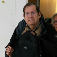 Soupçons d'emploi fictif au Canard enchaîné: la défense obtient le renvoi du procès en 2025