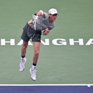 Jannik Sinner écarte Daniil Medvedev et rejoint le dernier carré