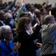 A trois semaines de l'élection, Harris et Trump au coude-à-coude dans deux Etats pivots