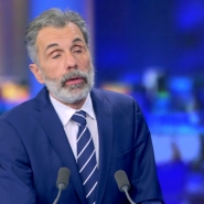 En plateau, Christophe Deborsu commente la victoire de Forza Ninove.