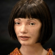 Une oeuvre d'un robot artiste humanoïde aux enchères à Londres