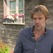 Quentin a été alcoolique pendant quinze ans. Durant ces années compliquées, il a presque tout perdu, jusqu'au jour où il s'est repris en main. Il a réussi à sortir de son addiction depuis près de deux ans. Aujourd'hui, il souhaite faire passer un message d'espoir :Il faut y croire jusqu’au bout.