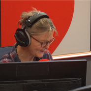 Les sponsors et publicités font l’objet de règles strictes : 
en ce qui concerne les sponsors de bière, d’alcool ou de boissons énergisantes, les publicités sous forme de banderoles ne pourront se situer qu’à l’intérieur des tentes.