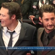 Nicolas Bedos a été condamné à un an de prison, dont 6 mois avec sursis, pour agressions sexuelles commises sur 2 femmes. L'acteur et réalisateur français est également contraint à une obligation de soins. Sa peine de 6 mois ferme pourra être purgée sous bracelet électronique à son domicile.