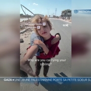 Les images d’une petite fille palestinienne, transportant sa petite sœur dans ses bras, sont diffusées et partagées massivement sur les réseaux sociaux. Elles ont été filmées par un journaliste qui interpellait une fillette déplacée marchant pieds nus dans une rue du centre de Gaza.