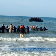 Une personne est d'ailleurs décédée sur une embarcation de fortune. Les autorités sont complètement dépassées. Depuis le début de l'année, près de 30.000 personnes ont tenté cette traversée. 56 y ont laissé la vie.