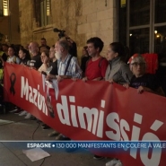 Dix jours après les inondations meurtrières dans la région de Valence, la colère ne retombe pas. Les habitants dénoncent le manque d'organisation du gouvernement et l'abandon du peuple. Une manifestation s'est élancée de Valence pour réclamer la démission du président de la région.
