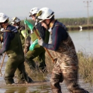Le bilan humain de ces précipitations exceptionnelles fait état aujourd'hui de 220 morts. Le premier ministre espagnol a aussi réagi à la manifestation massive de ce week-end, qui dénonçait sa mauvaise gestion de la crise.