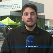 En direct, Romain Mayez commente la réunion en cours entre la direction et le personnel d'Audi Brussels.
