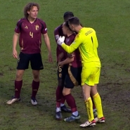 L'image que vous n'aviez pas vue: deux Diables Rouges ont failli se battre, Amadou Onana a dû intervenir