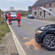 Impressionnant accident à Beaumont: une voiture finit dans le fossé 