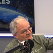 SpaceX repousse les limites de la technologie vspatiale avec des innovations telles que la récupération de fusées et le ravitaillement en orbite, ouvrant la voie à des missions plus économiques. L'implication politique d'Elon Musk suscite cependant des interrogations sur son influence auprès de la NASA et sur l'avenir des programmes d'exploration lunaire et martienne.