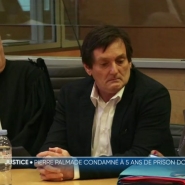 L'humoriste a été reconnu coupable de blessures involontaires sur une famille, après avoir provoqué un accident de la route, alors qu'il conduisait sous l'emprise de stupéfiants. Il sera convoqué dans le mois qui vient, pour fixer les détails liés à l'exécution de sa peine.