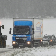 La tempête Caetano provoque, en France, d'importantes perturbations sur l'ensemble du territoire. Le pays fait face à des conditions météorologiques difficiles, créant des accidents et des coupures d'électricité.
