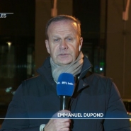 En direct de Bruxelles, Emmanuel Dupond explique que le Parlement de la Fédération Wallonie-Bruxelles doit lui analyser le budget 2025 et que les enseignants s'inquiètent des futures coupes budgétaires.