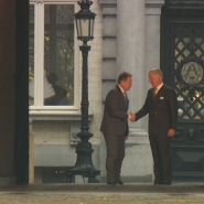 Bart De Wever s’est rendu au Palais ce lundi midi afin de faire rapport, à nouveau, dans sa mission de formateur. Le Roi a décidé de prolonger sa mission jusqu’au 10 décembre.