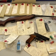 Une mitraillette, un revolver et des munitions: la police de Bruxelles-Ouest saisit des armes à Molenbeek 